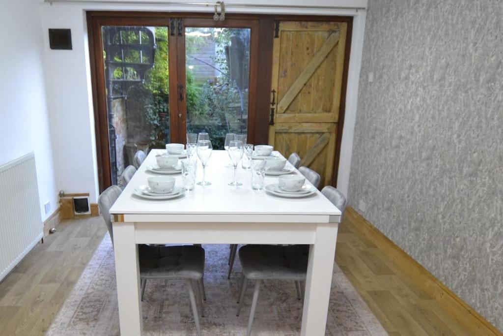 The Hive 4 Bed House Pool Table Air-Con Villa Maidstone Exterior foto